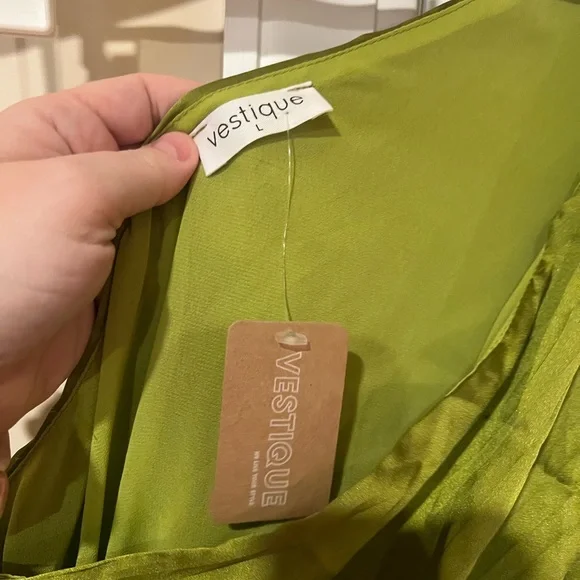 Elegant Green One-Shoulder Dress - Picture 4 of 5